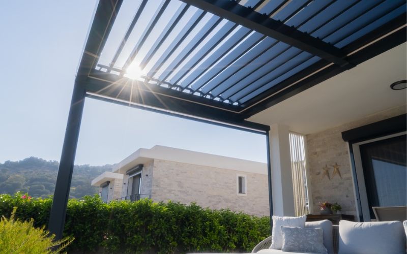 pergola with retractable roof