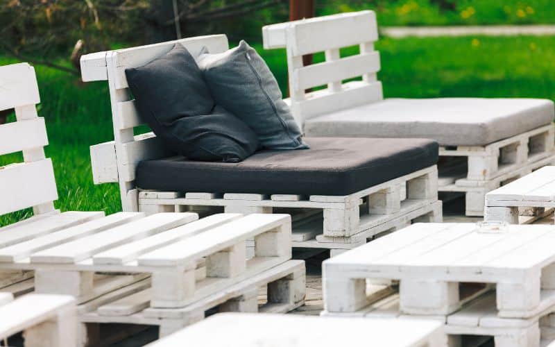 A group of white pallets daybed