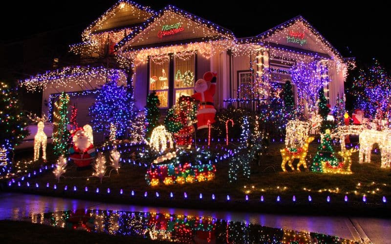 Popular Outdoor Christmas Decoration Themes