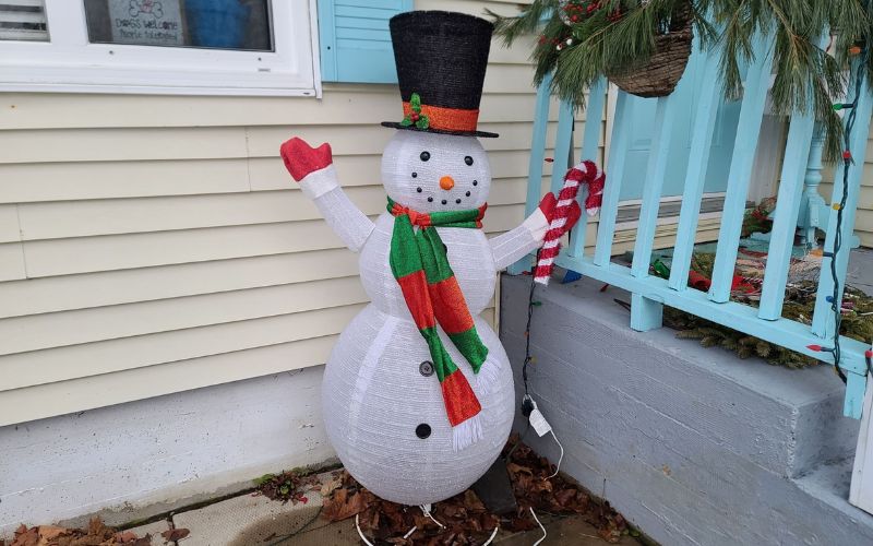setting up your large snowman outdoor decoration